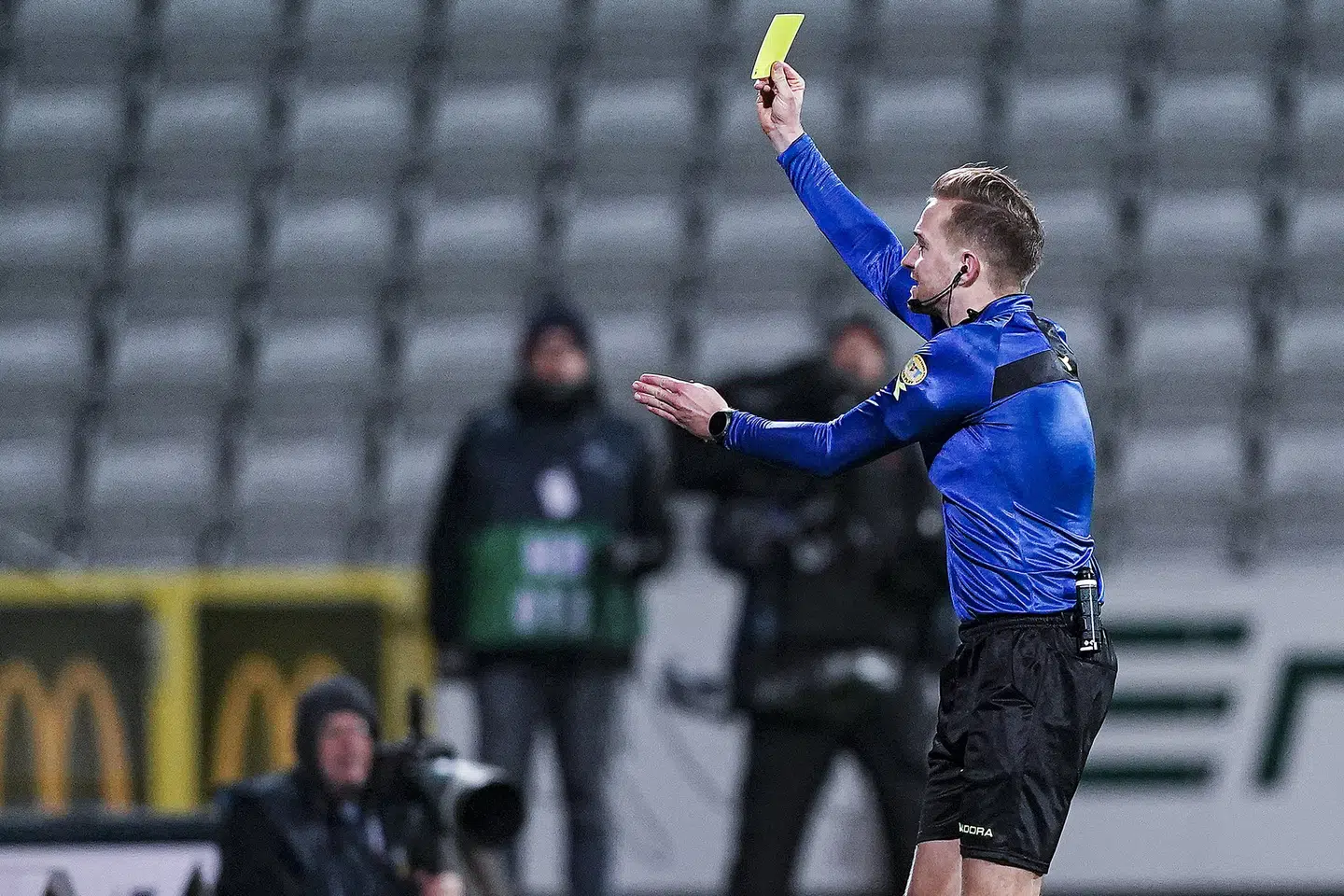 Et gult kort - her i forbindelse med en superligakamp - er omdrejningspunktet i en sag om matchfixing i svensk fodbold. Claus Fisker/Ritzau Scanpix