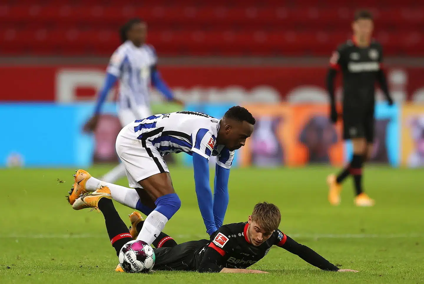 Flere end 20 kapitalfonde vil have fingrene i den bedste tyske fodboldrække, Bundesligaen. Heriblandt Blackstone, der også har investeret i boliger i København.