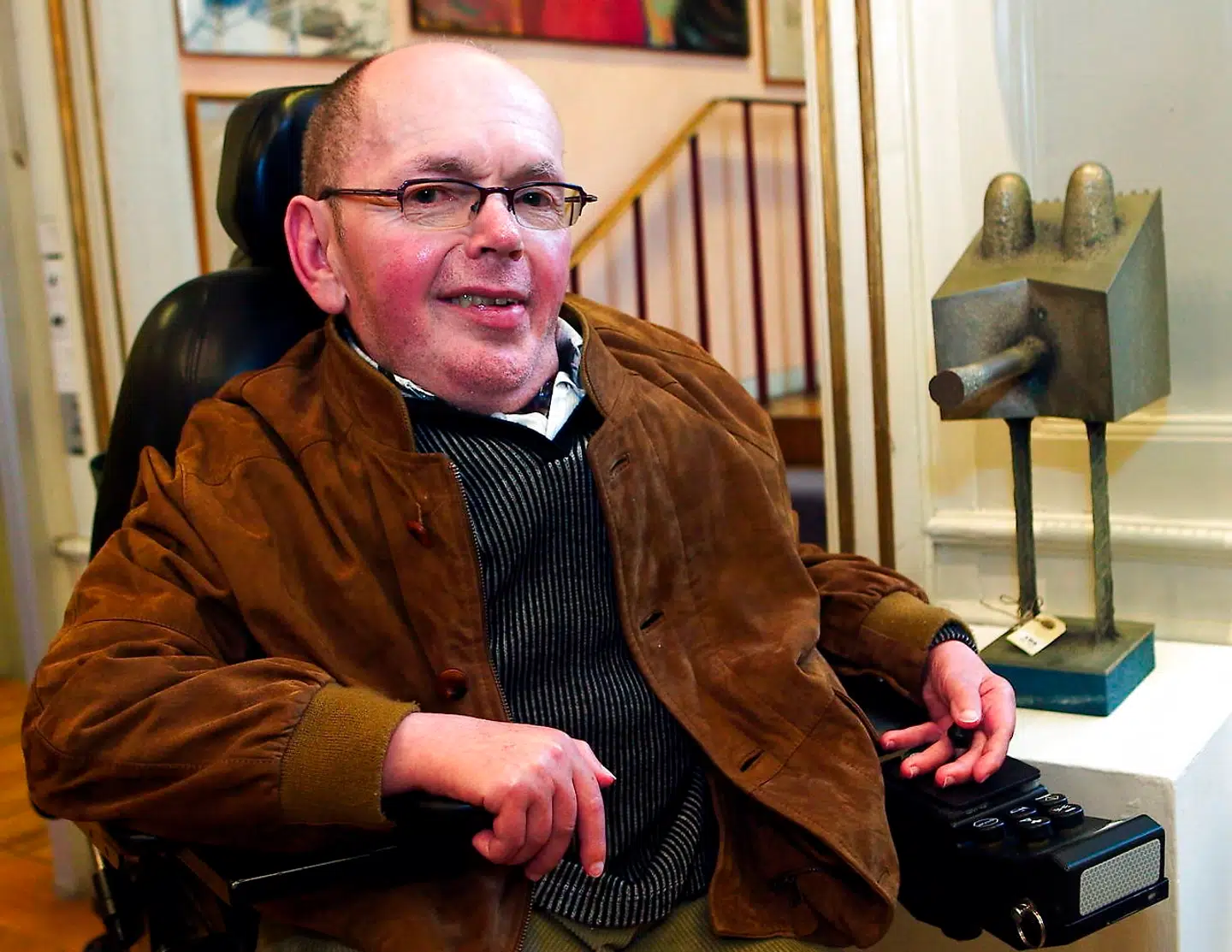 Arkivfoto: Formanden for muskelsvindfonden Evald Krog. Muskelsvindfondens grundlægger, Evald Krog, er død - 76 år gammel. Det oplyser organisationen i en pressemeddelelse. Evald Krog døde tirsdag i sit hjem i den østjyske by Ajstrup. De nærmere omstændigheder omkring hans død oplyses ikke. Evald Krog trådte tilbage som formand for Muskelsvindfonden i 2016. Samme år fik hun konstateret sygdommen Alzheimers. Det skriver Ritzau, onsdag den 2. december 2020.