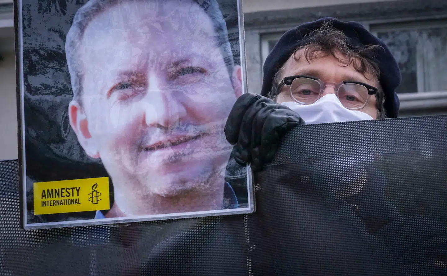 En aktivist protesterer mod den dødsdom, som den svensk-iranske læge og forsker, Ahmadreza Djalali, blev tildelt i Iran i 2017.