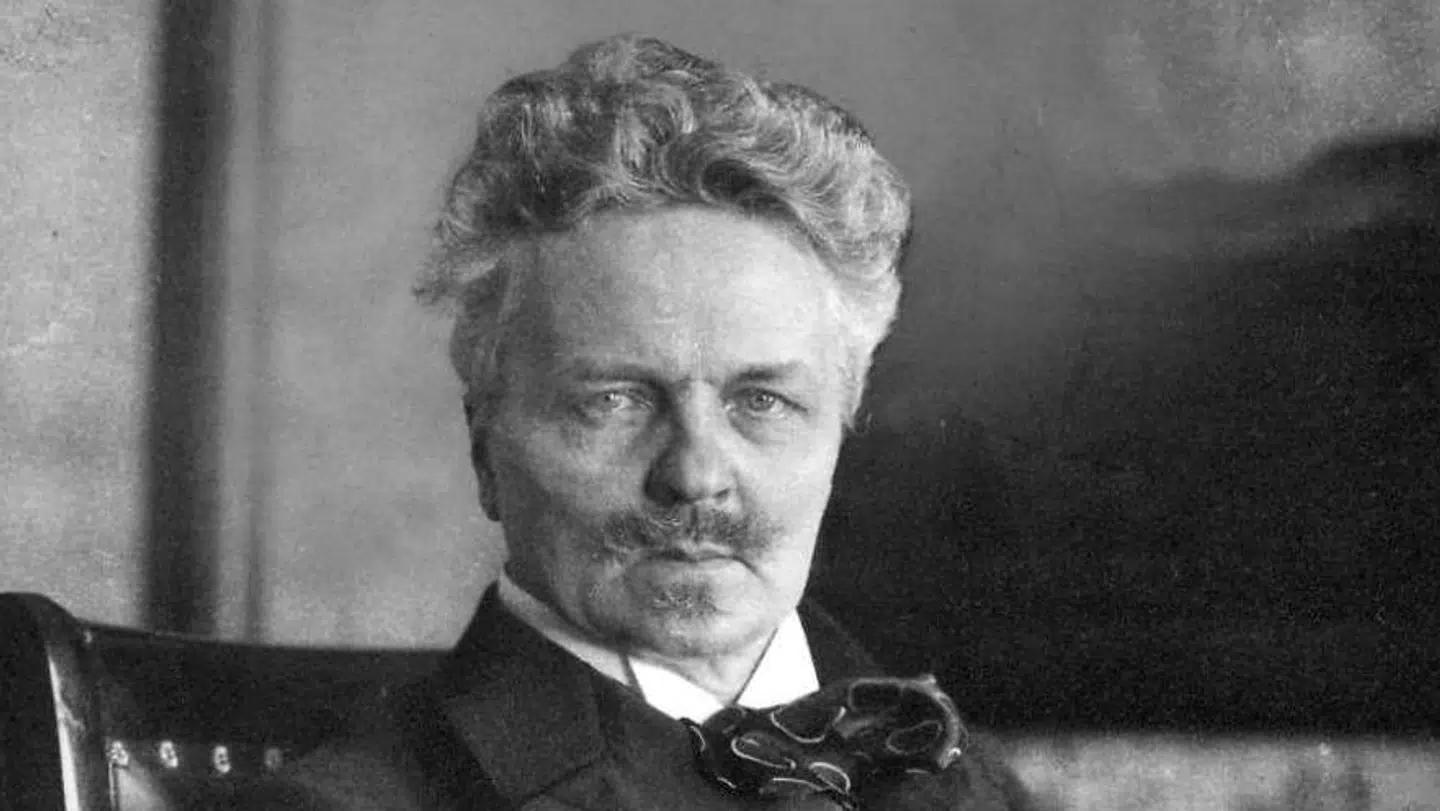 »Man råder til sidst ensom over sin person. Ingens tanker kontrollerer mine, ingens meninger, nykker piner mig. Nu begynder sjælen at vokse i nyvunden frihed, og man oplever en uhørt indre fred og stille glæde og en følelse af sikkerhed og selvansvar.«, August Strindberg.