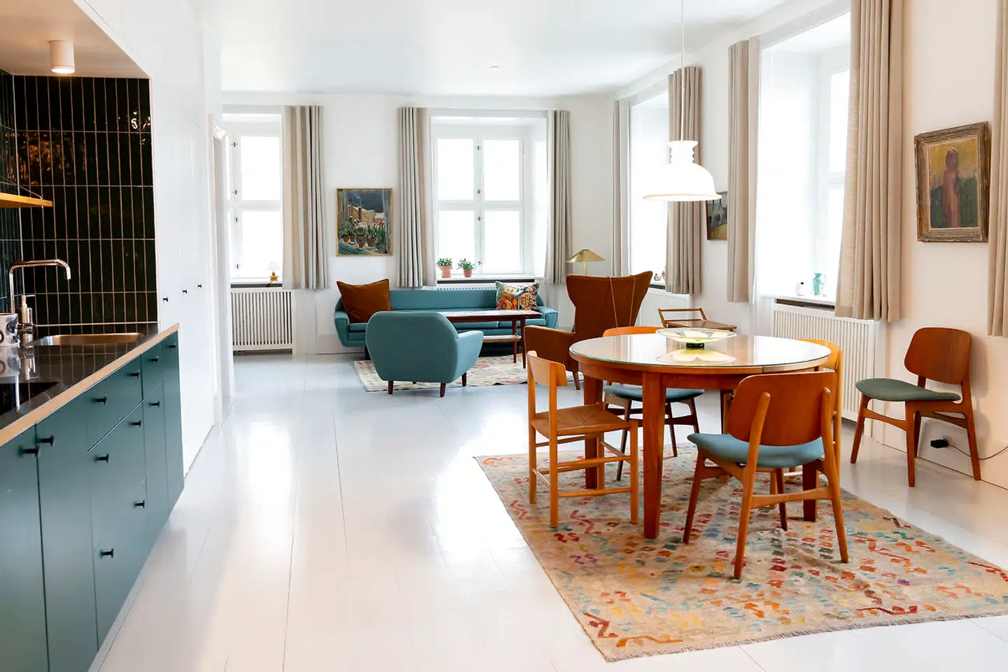 Hotellejlighederne bliver blandt andet brugt til private dining her i coronatiden, men der er også flere gæster, som overnatter i de historiske rammer.