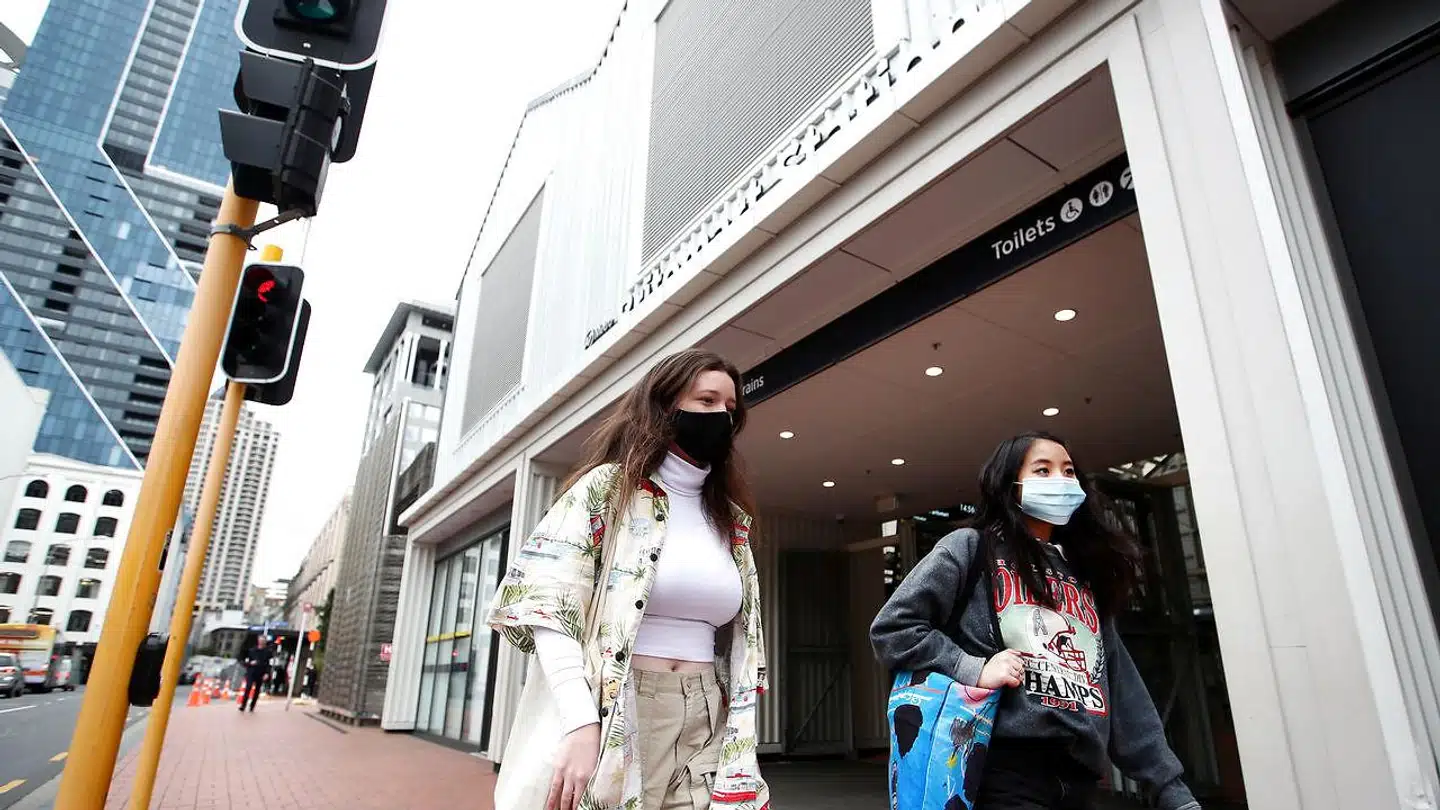 Vil en kortere arbejdsuge betyde gladere, sundere og mere produktive medarbejdere? I det næste år skal det i New Zealand afprøves, om man kan klare sig med fire arbejdsdage på en uge, uden at det går ud over forretningen, og uden at arbejdsdagene bliver meget lange.