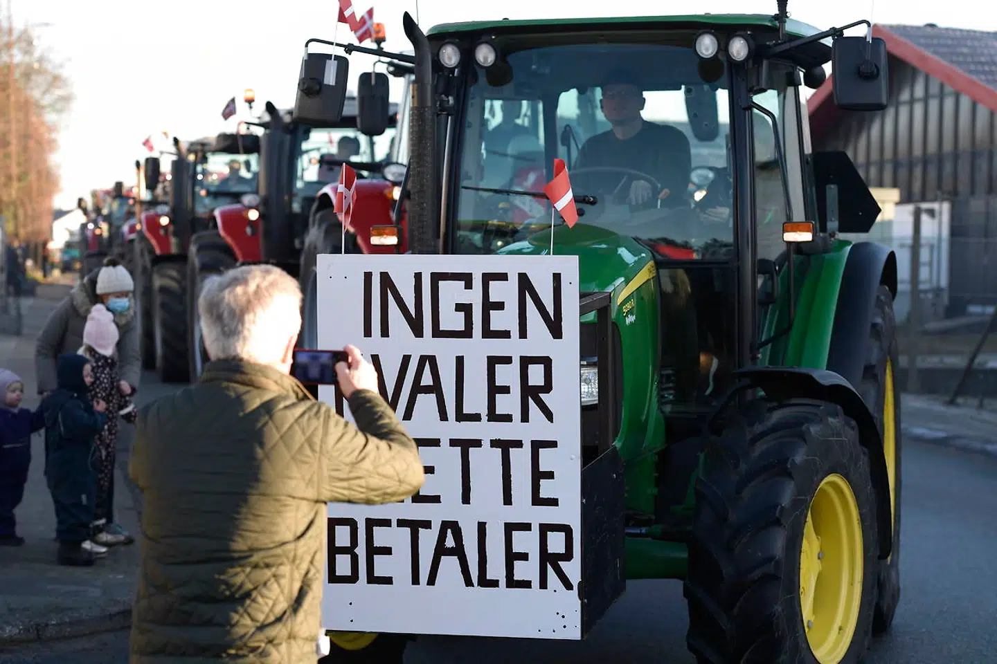 Cirka 400 traktorer kører i optog i protest mod regeringen, i Hjørring, lørdag den 28. november 2020.