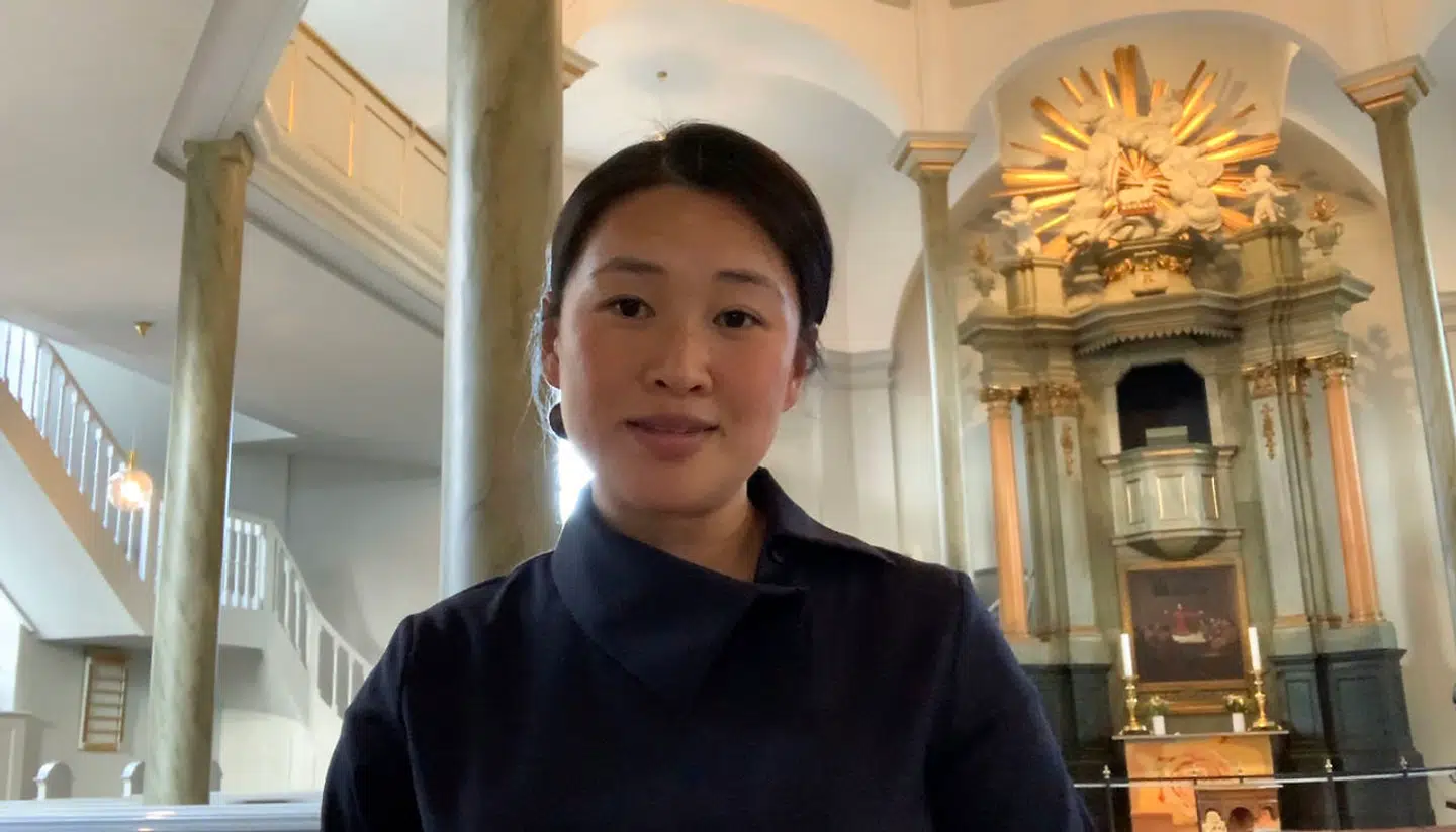 »Når det nu ikke kan være anderledes, så glæder vi os meget til at holde gudstjeneste i det fri,« siger præst i Frederiksberg Kirke Helle Park Thorsen Halse.