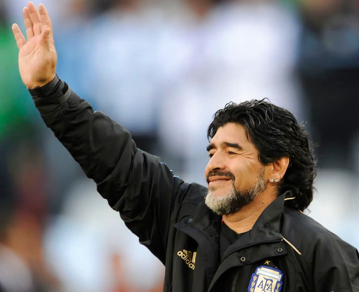Diego Maradona er død af en blodprop. Nu bliver hans liv mindet og hyldet.
