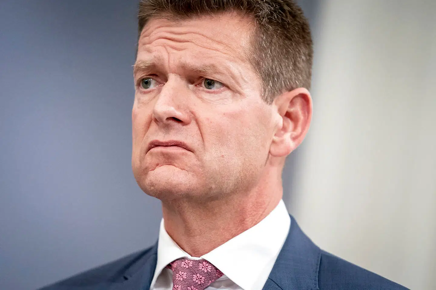 Direktør i Sundhedsstyrelsen Søren Brostrøm figurerer i ny kampagnevideo, som skal få unge til at blive hjemme, hvis de har symptomer på covid-19.