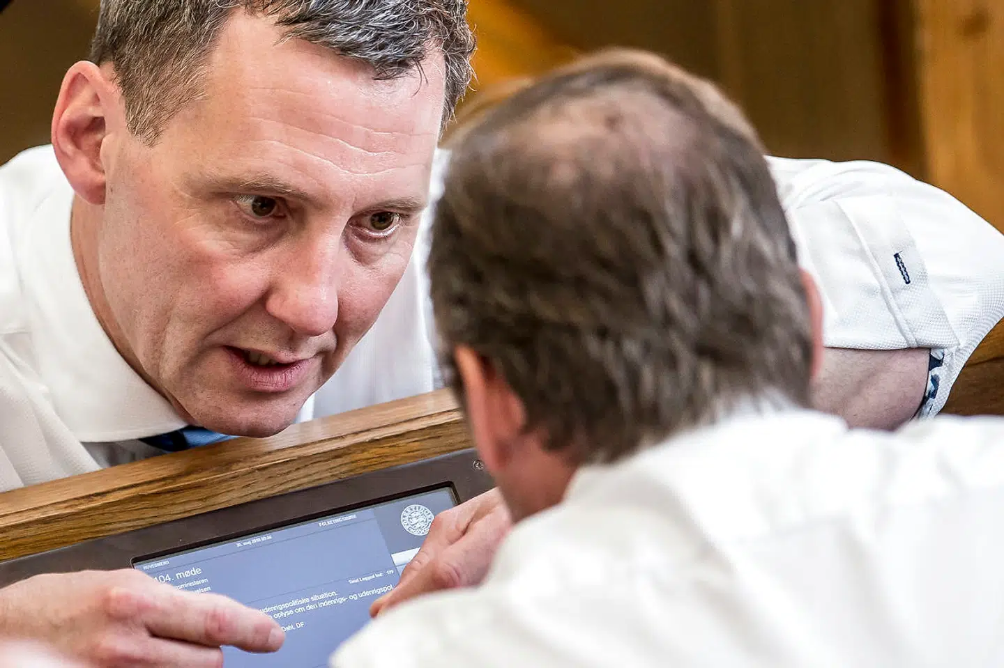 Justitsminister Nick Hækkerup (S) havde gerne set, at hans embedsmænd havde orienteret departementschefen tidligere om, at der ikke var lovhjemmel til regeringens beslutning om at aflive alle mink i Danmark, men han mener ikke, det skal have ansættelsesmæssige konksekvenser i ministeriet.