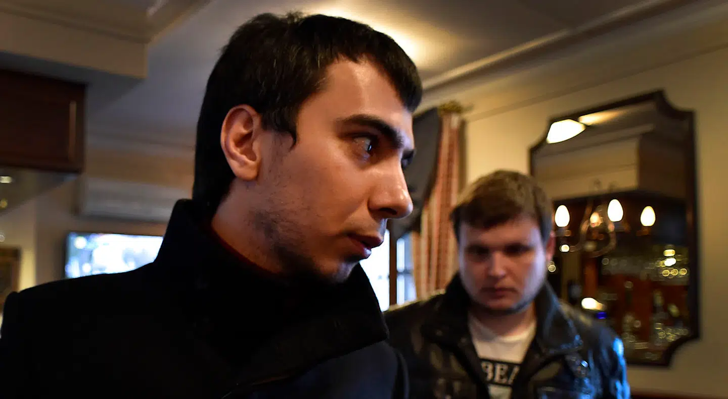 To russiske YouTube-personligheder snørede Det Udenrigspolitiske Nævn ved at udgive sig for at være en hviderussisk oppositionspolitiker.