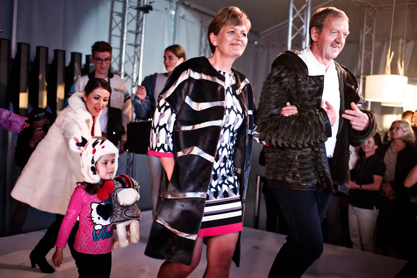 Eva Kjer Hansen (V) og Bjarne Laustsen (S) gik catwalk for pelsfirmaet Kopenhagen Fur på Folkemødet 2016.