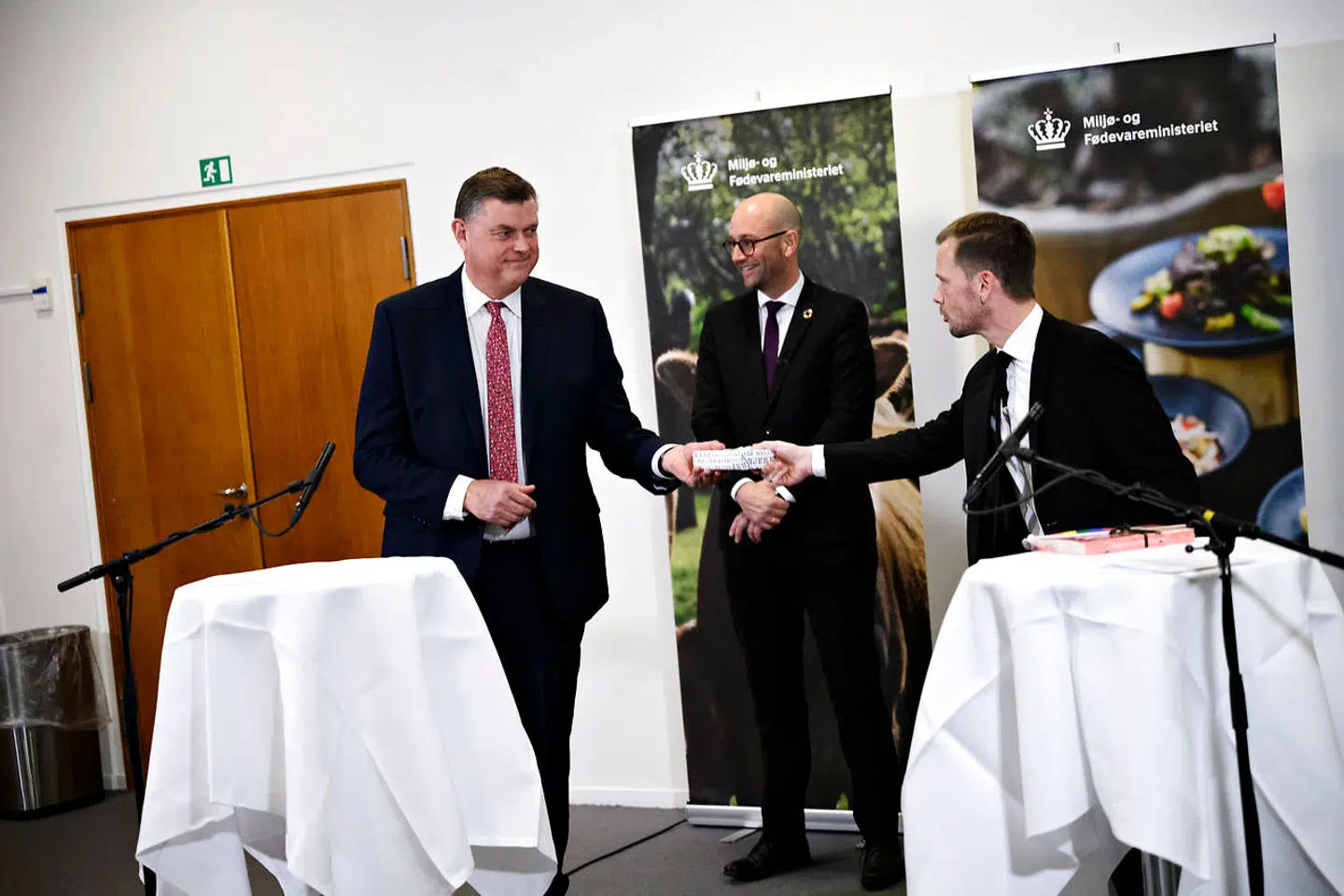 »Vi kan altså med god ret formode, at vi i går fik et stærkere og mere markant ministerium for ligestilling. Både fordi det er sluppet ud af den blandede landhandel, hvor ikke mindst kollegaskabet med fiskeri mest af alt virkede humoristisk,« skriver Henriette Laursen.