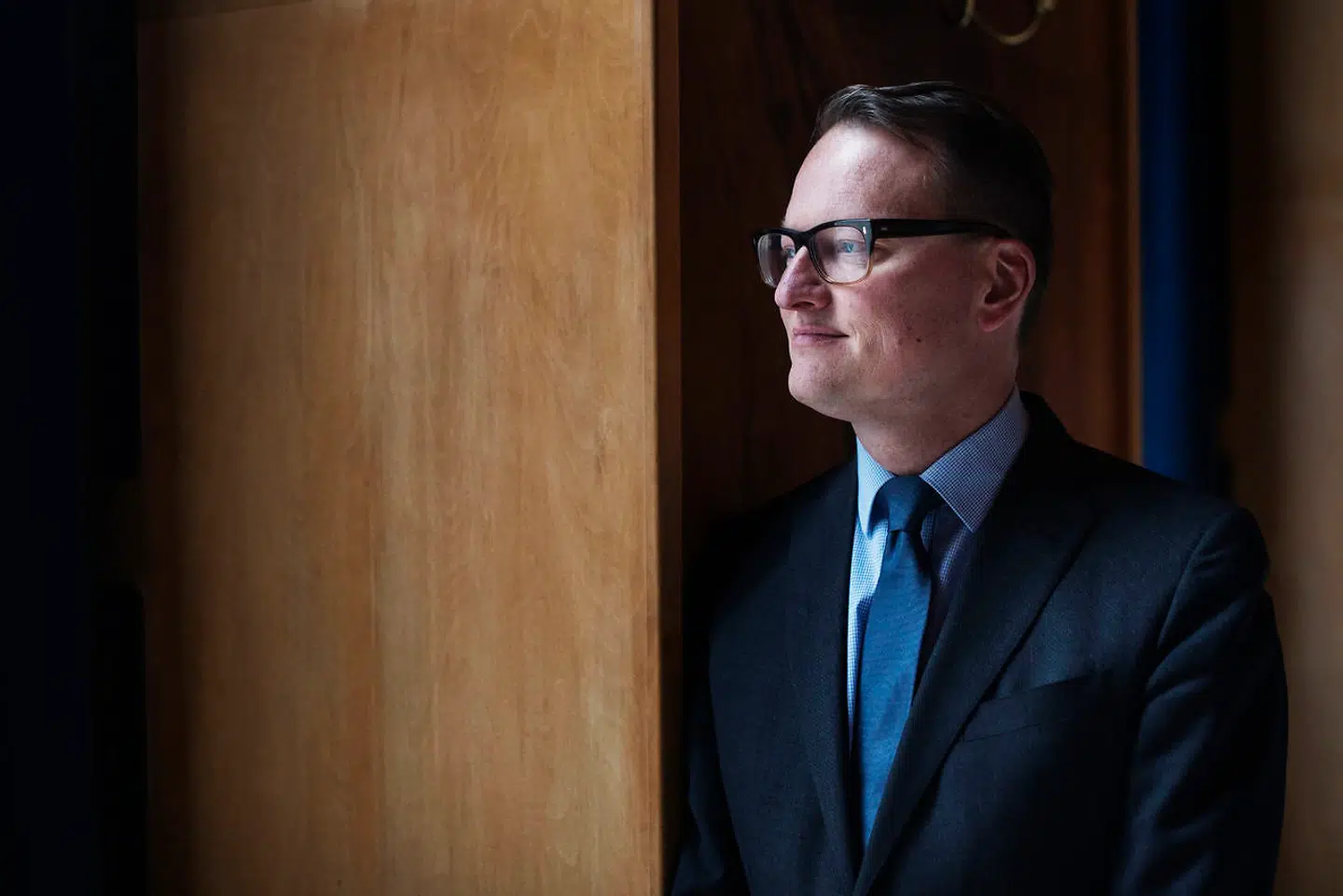 »Det hele handler om kolonialisme, asyl, marxisme, feminisme, queer, antikapitalisme og en form for opfattelse af, at demokratiet er dødt og erstattet af den frie markedsøkonomi,« siger den konservative kommunalpolitiker Nikolaj Bøgh om Kunstakademiet.