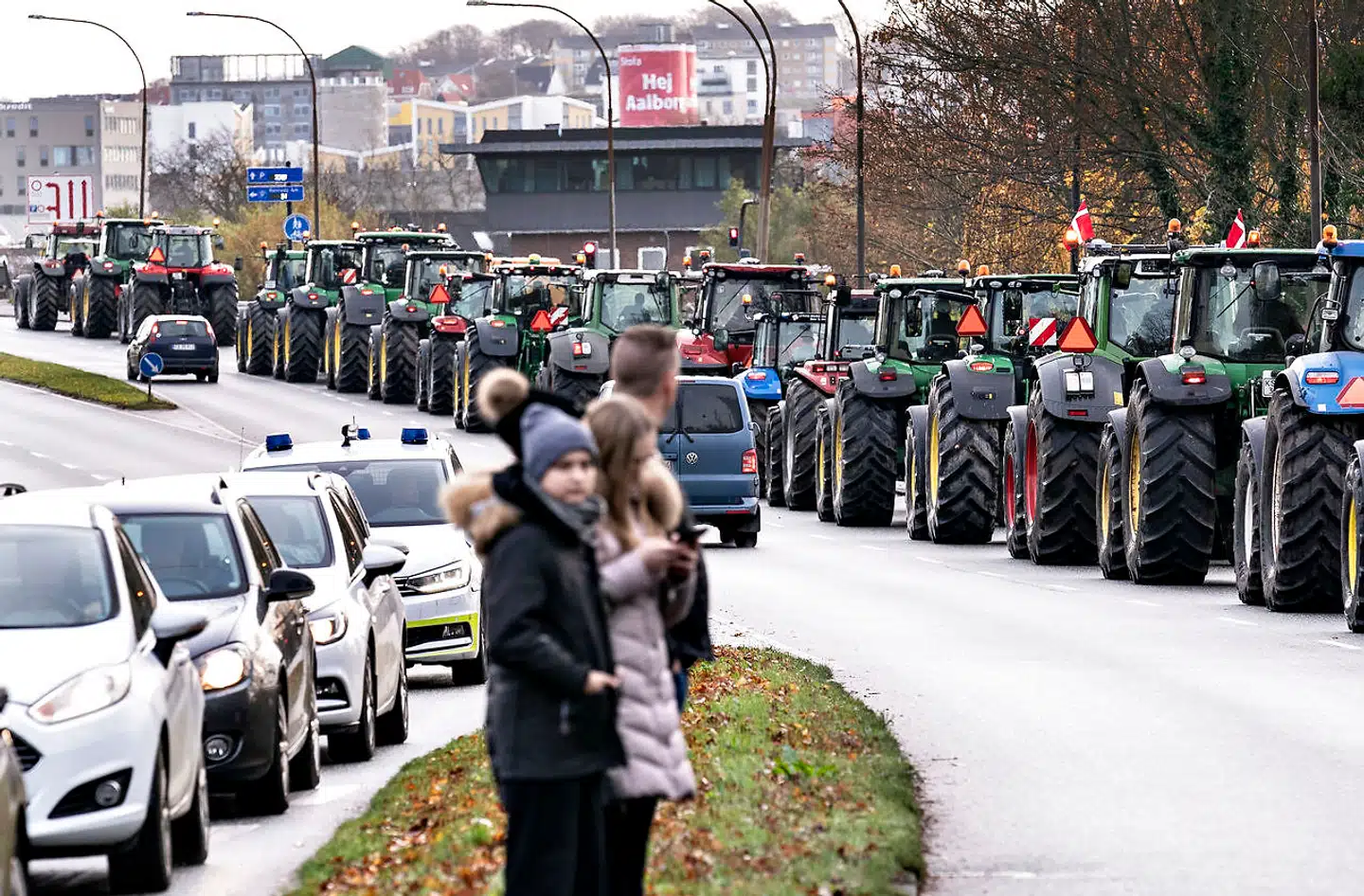 Landmænd i massevis af traktorer samlet i demonstration i Aalborg sidste lørdag. I dag kommer traktordemonstranterne til København og Aarhus.