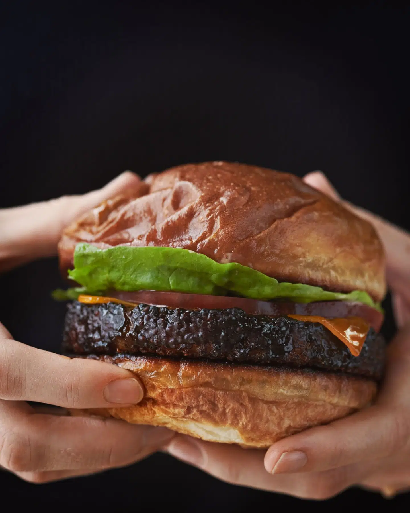 Nomas berømte »mug-burger« lavet på quinoa podet med skimmelsvampen tempeh, som kendes fra Indonesien, fortsætter på POPL.