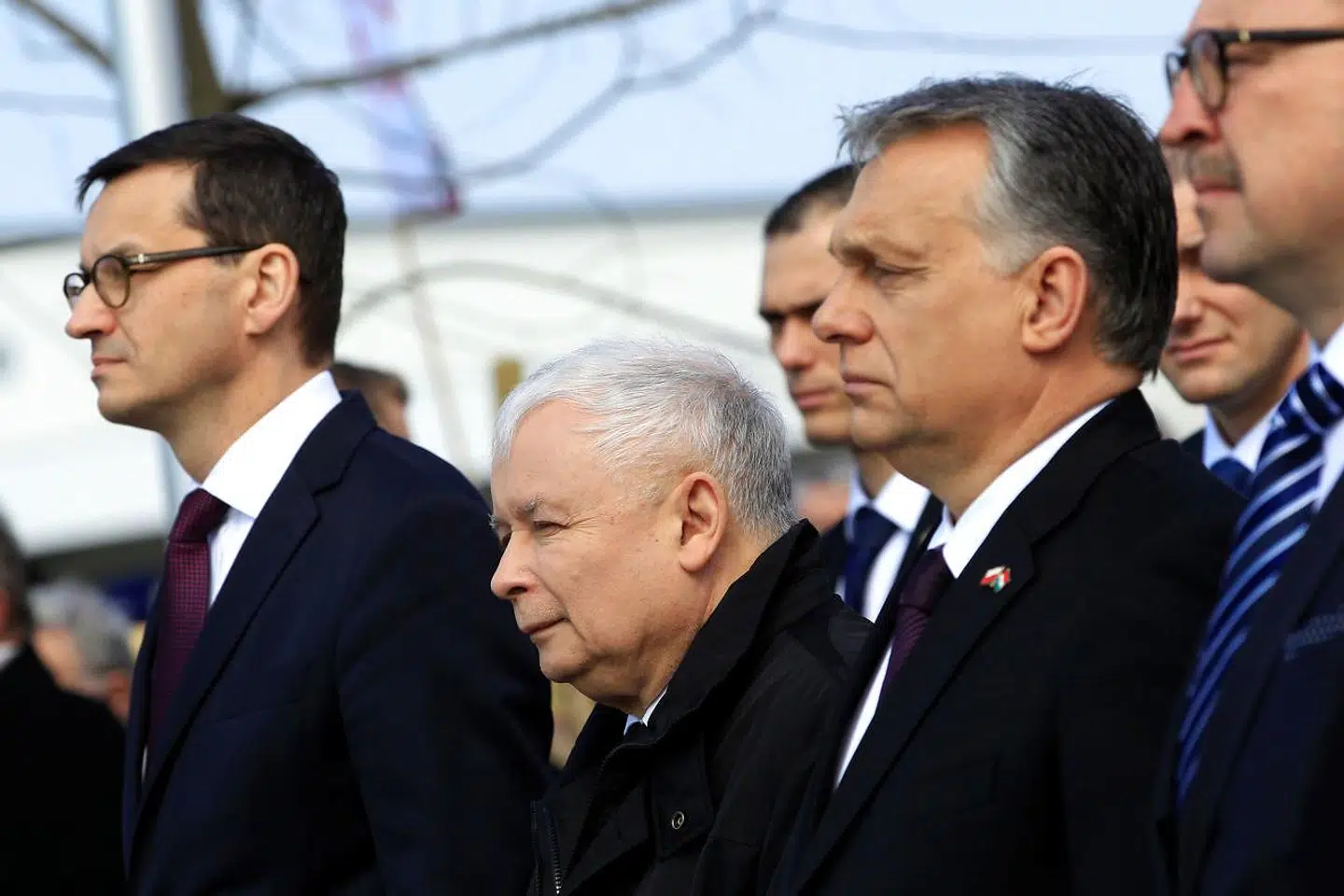 »Europa er taget til gidsel af to skruppelløse magthavere, Ungarns Viktor Orban og Polens Jarosław Kaczyński,« skriver Morten Helveg Petersen.