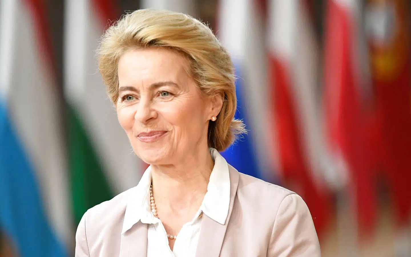 Europa-Kommissionens formand, Ursula von der Leyen, har talt med den danske statsminister om minkavlernes mulige milliarderstatning. Selv om processen kan trække ud, er det ifølge eksperter vigtigere at overholde EUs konkurrenceregler.