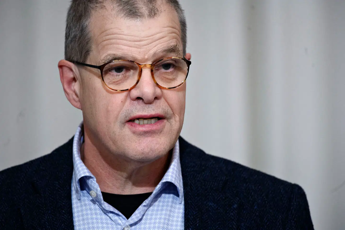 (ARKIV) Faglig direktør i Statens Serum Institut Kåre Mølbak, da han sammen med statsministeren, ældre- og sundhedsministeren, erhvervsministeren og Sundhedsstyrelsen holder pressemøde med præsentation af en række restriktioner i Nordjylland som følge af situationen med COVID-19-smitte i mink, i Spejlsalen i Statsministeriet i København torsdag den 5. november 2020. 65-årige Kåre Mølbak går på pension 31. januar næste år. Ny SSI-direktør Henrik Ullum overtager hans opgaver. Det skriver Ritzau, torsdag den 12. november 2020.. (Foto: Philip Davali/Ritzau Scanpix)