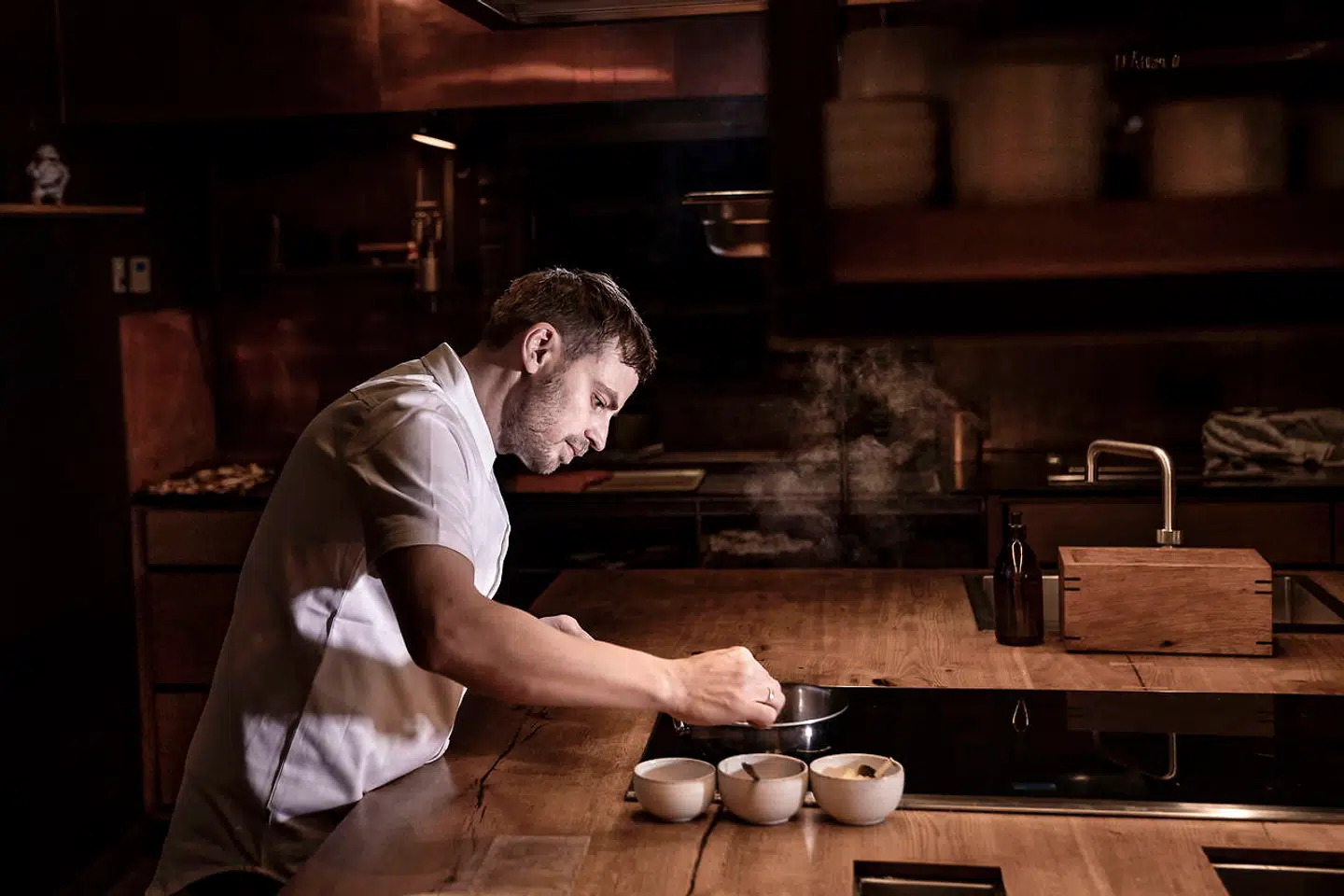 Nicolai Nørregaard er glad for at være tilbage i køkkenet på fuld tid.