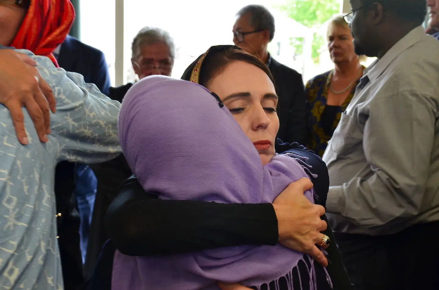 Sidste års attentat mod en moské i Christchurch, hvor 51 muslimer blev dræbt, vidner om risikoen for højreekstrem terror. Her deltager New Zealands premierminister, Jacinda Ardern, i en mindehøjtidelighed.