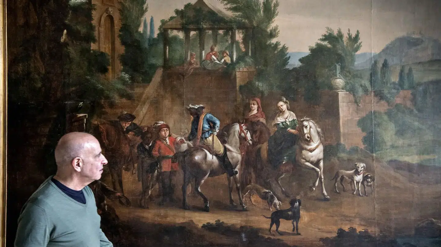 I Strandgade 6 boede søhelten Tordenskiold, før han i 1720 rejste til Tyskland og blev dræbt i en duel. I Strandgade holdt han store fester og fyrede med seks små kanoner, når der var gilde. Stuerne i huset var rigt dekorerede med malerier. På dette maleri ser man en jagtscene med personer, der er så karakterfulde, at de sandsynligvis viser virkelige personer fra 1700-tallet.