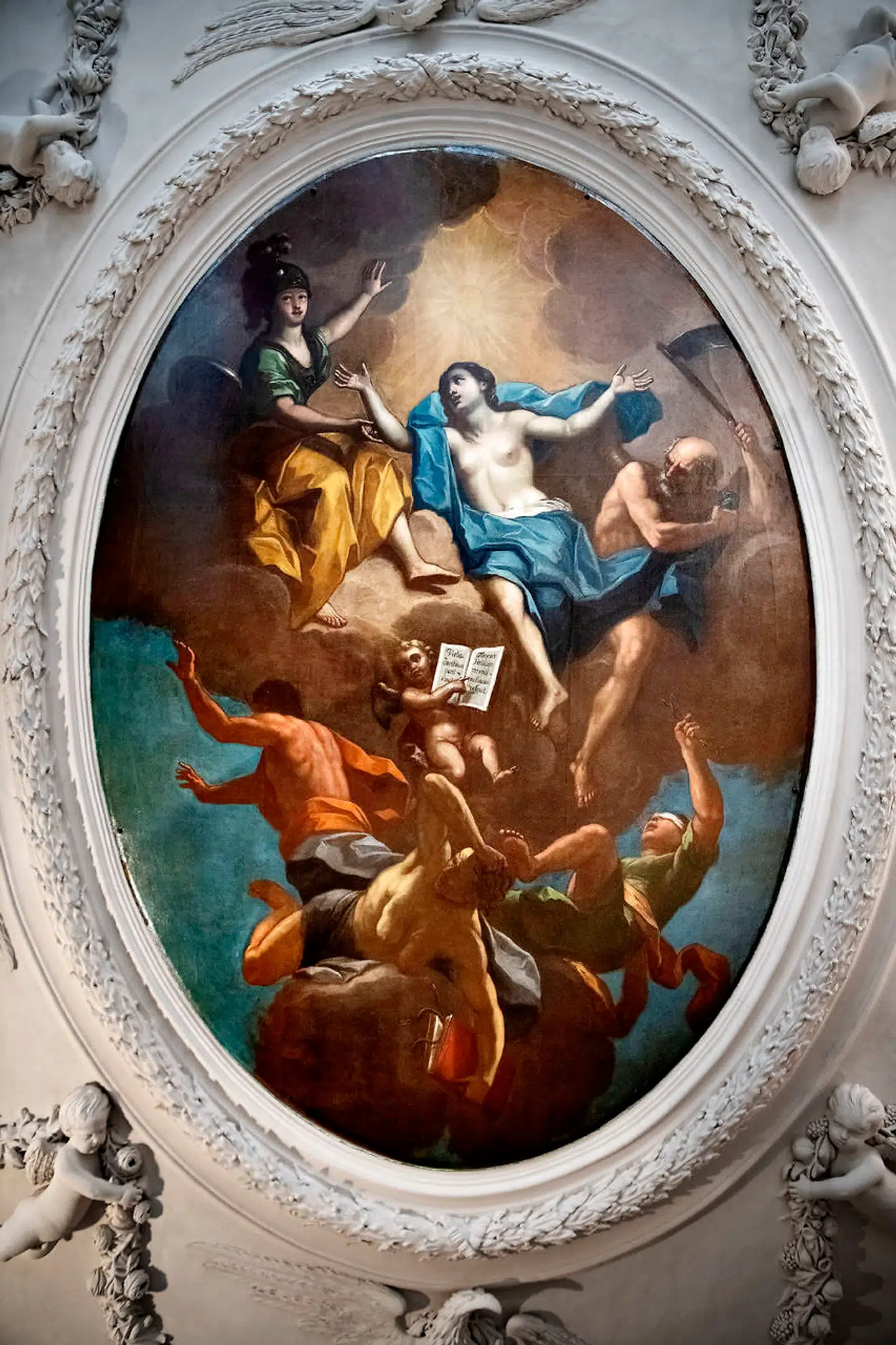 Loftsudsmykning i stueetagens store rum. Det er Hendrik Krocks maleri med titlen: »Dyden fremkalder Misundelsen og besejrer den. Tiden kalder Sandheden frem og ødelægger Løgnen«.