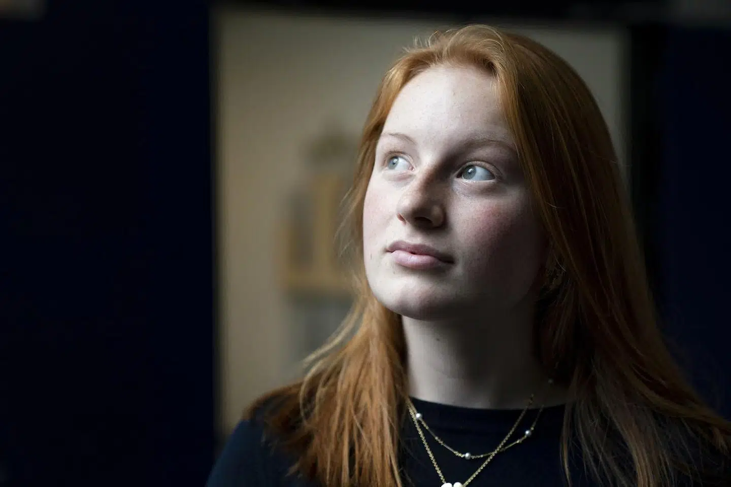 »Det her er et opråb til alle jer, som har taget tid til at læse dette. Jeg er ligeglad med dit køn, alder, seksualitet, og om du førhen har været offeret eller krænkeren. Hjælp mig! Hjælp mig med at skabe en lysere fremtid. Vi skal bygge videre på metoo-bølgen og begynde at sige stop med det samme,« skriver Eva Emily Rose Holm.