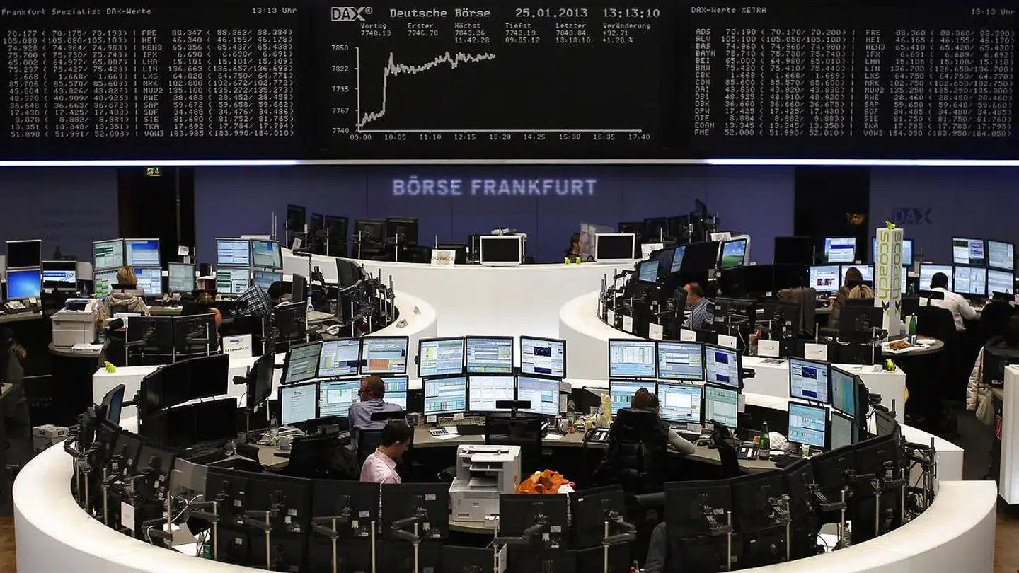 Flere og flere danske opsparingskroner bevæger sig i øjeblikket ud på finansmarkederne. Finanstilsynet er i gang med at undersøge, om bankernes rådgivning går rigtigt til.