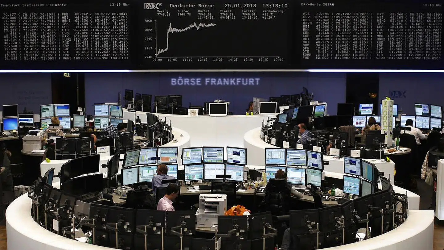 Flere og flere danske opsparingskroner bevæger sig i øjeblikket ud på finansmarkederne. Finanstilsynet er i gang med at undersøge, om bankernes rådgivning går rigtigt til.