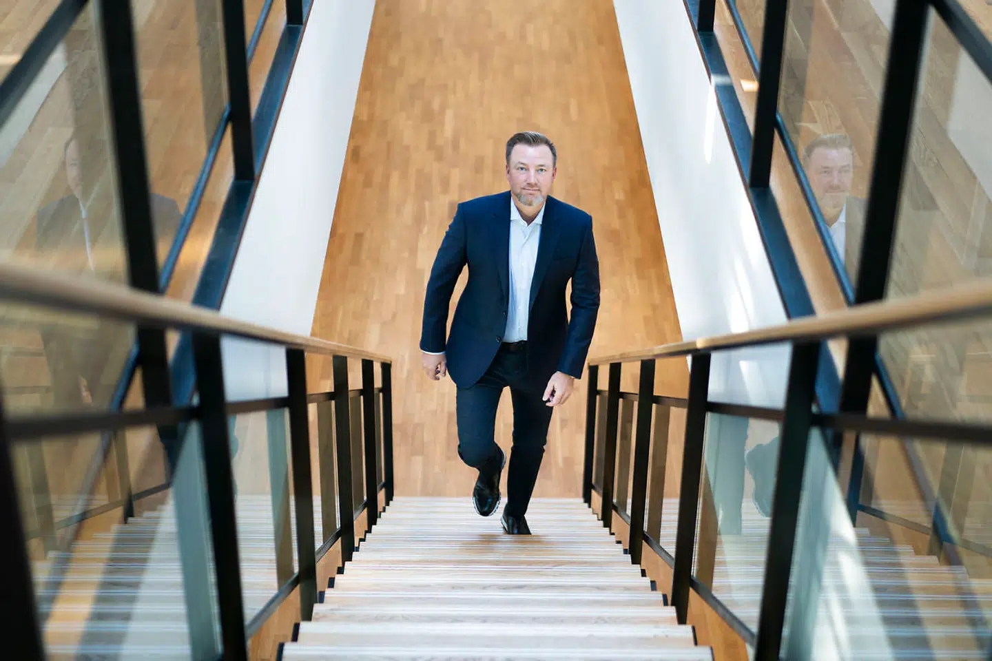 Jacob Brunsborg kunne have valgt så mange andre kontorer i hovedbygningen, men erkender, at det har en betydning for ham, at kontoret netop har været hans fars. Og dermed centrum for familieejerskabet og de værdier, koncernen er grundlagt på.