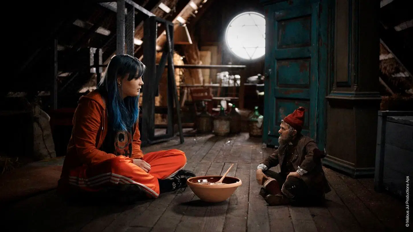 Lars Ranthes nisse Nils har en beskidt mund, og det er ikke kun, fordi han spiser risengrød på en lidt halvækel måde. Foto: Angel Films