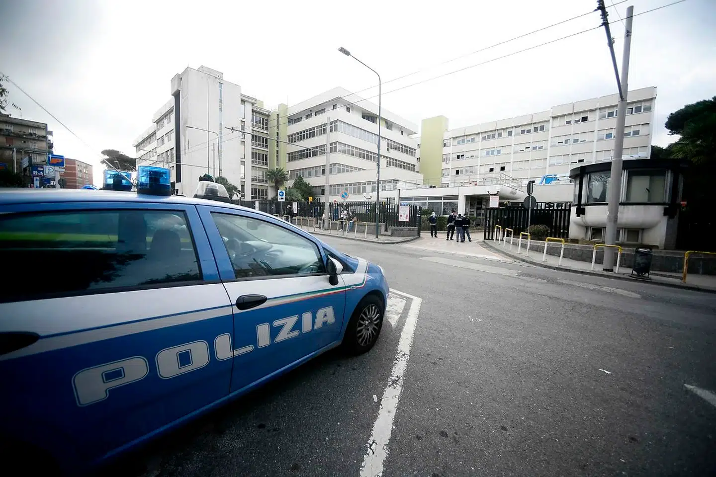 Omstændighederne omkring 84-årige Giuseppe Cantalupos død på et toilet i Cardarelli-hospitalet i Napoli bliver nu genstand for en politiundersøgelse.