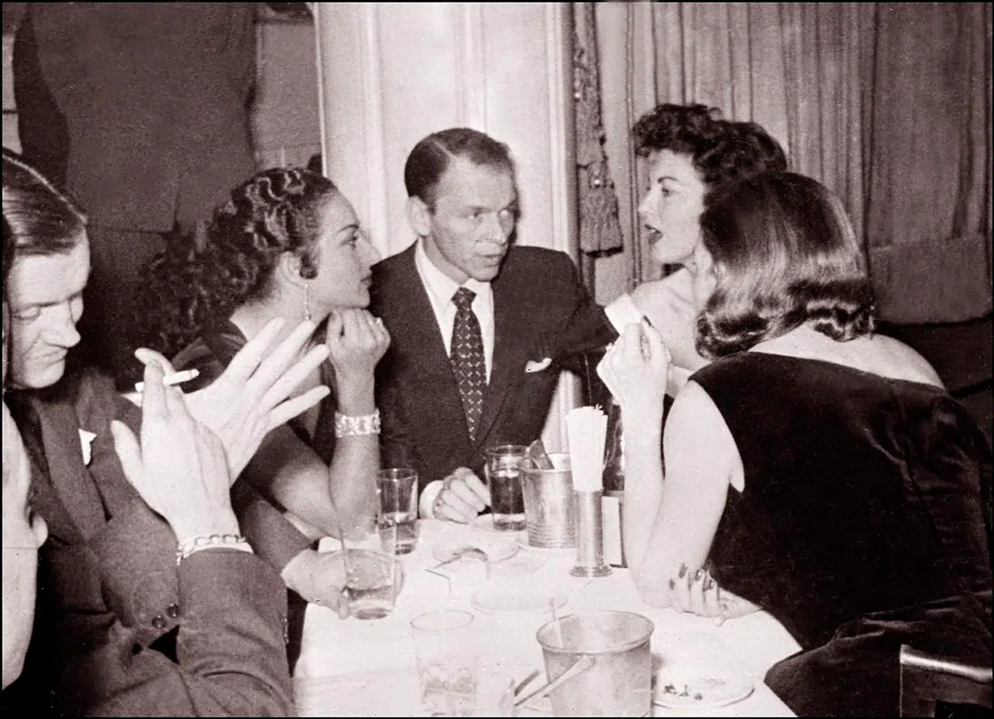 Frank Sinatra og konen, Ava Gardner, i en festlig stund, før coronakrisen ramte verden.
