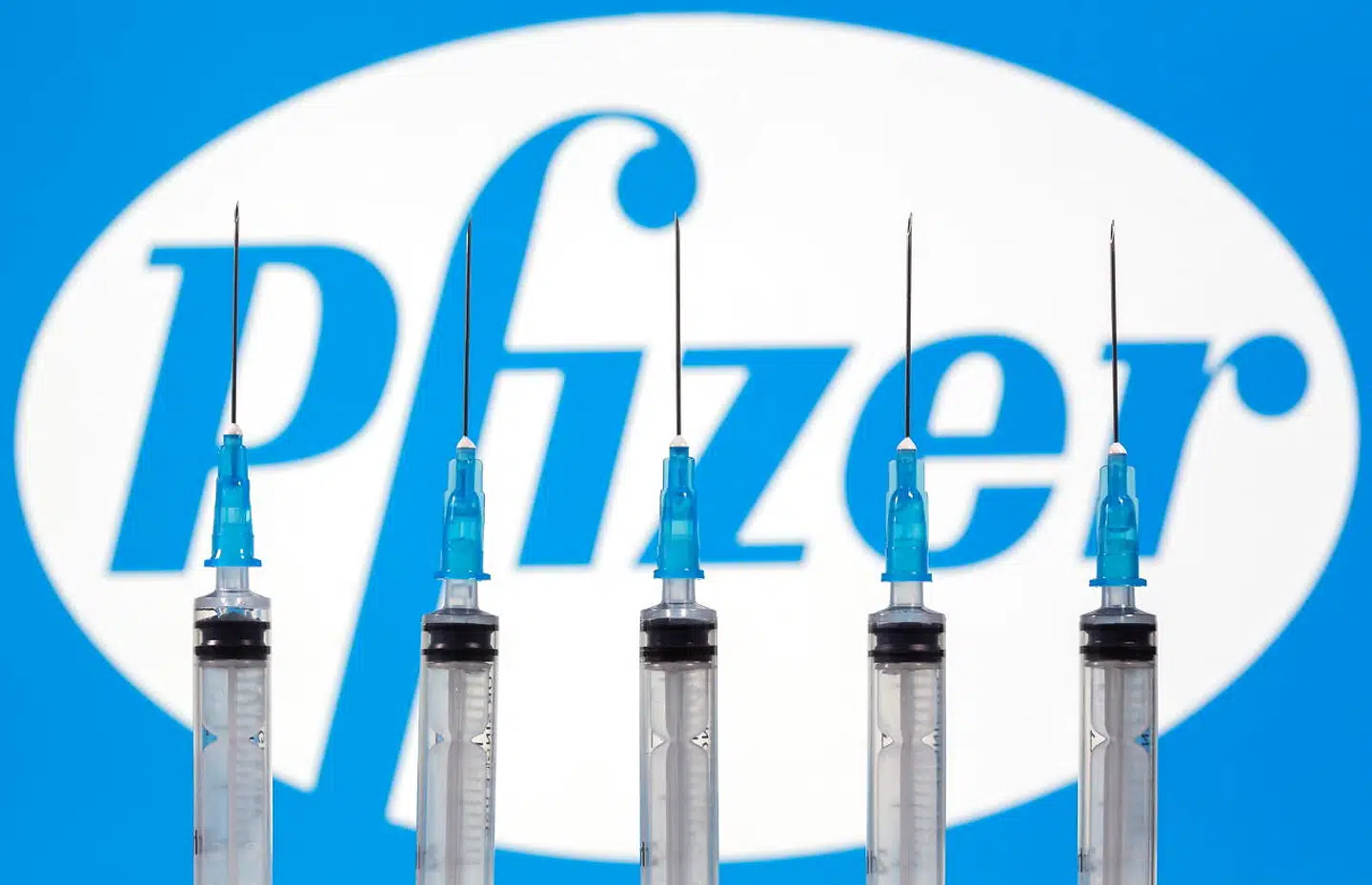 Medicinalgiganten Pfizer har fremlagt en foreløbig analyse, der viser, at selskabets vaccinekandidat kan bremse coronavirus i ni ud af ti tilfælde. Derfor kan netop Pfizers vaccine meget vel blive den første af sin art i verden.