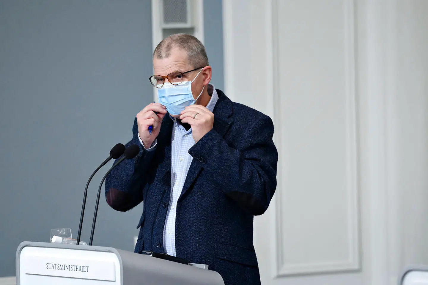 To af regeringens støttepartier kritiserer nu regeringens chefepidemiolog Kåre Mølbak (foto) for at advare om særlig minkmutation på et spinkelt grundlag. »Rapporten konkluderede ikke det, der blev fremført på pressemødet,« siger sundhedsordfører Stinus Lundgreen (R) om Mølbaks advarsler om en ny coronamutation.