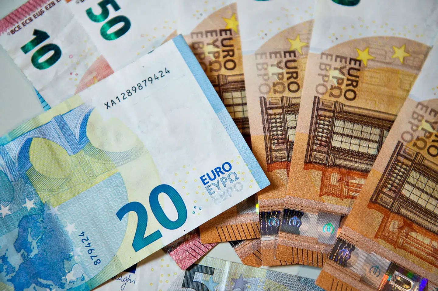 Politiet tilbyder 100.000 euro - cirka 750.000 kroner - i dusør for informationer, som fører til anholdelser af de mistænkte. (Arkivfoto).