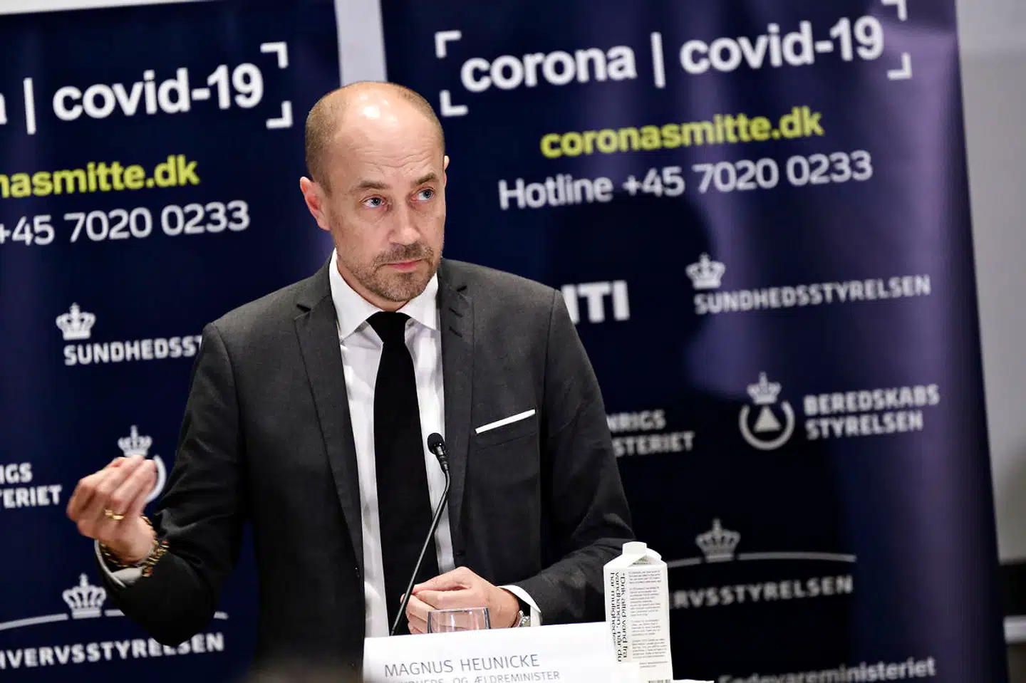 Kontakttallet er faldet fra 1,1 til 0,9, skriver Magnus Heunicke (S) på Twitter.