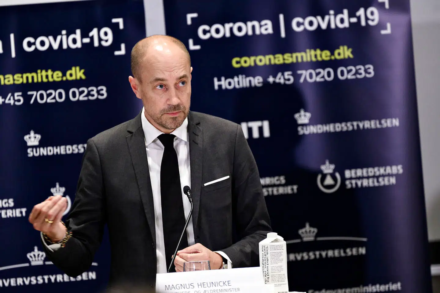 Kontakttallet er faldet fra 1,1 til 0,9, skriver Magnus Heunicke (S) på Twitter.