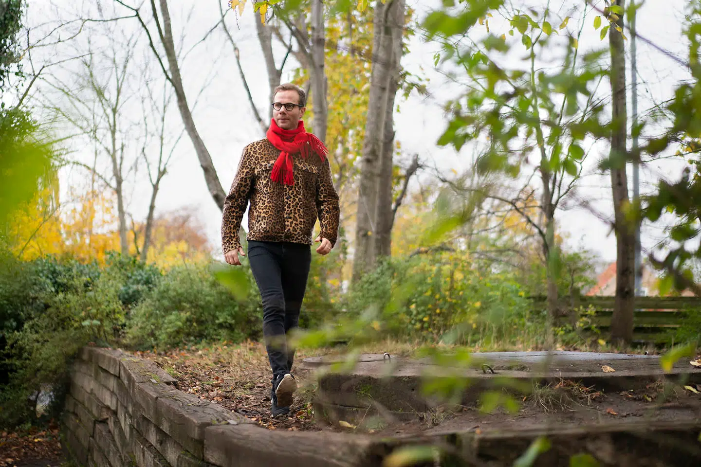 Anders Thorsen er udskolingslærer. Han oplever i stigende grad, at en del af eleverne – især pigerne – er nervøse for at komme til at begå de mindste fejl foran klassekammeraterne og læreren.