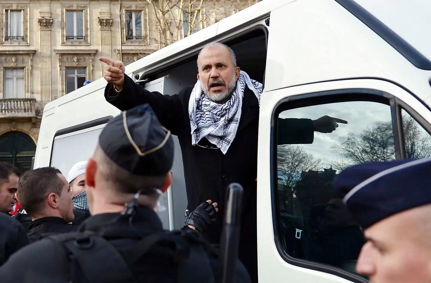 Den kendte islamistiske aktivist Abdelhakim Sefrioui, der her ses under en demonstration i 2012, var en af hovedaktørerne i den shitstorm, der blev pisket op mod Samuel Paty. Han sidder nu fænglset sigtet for meddelagtighed i drabet på skolelæreren.