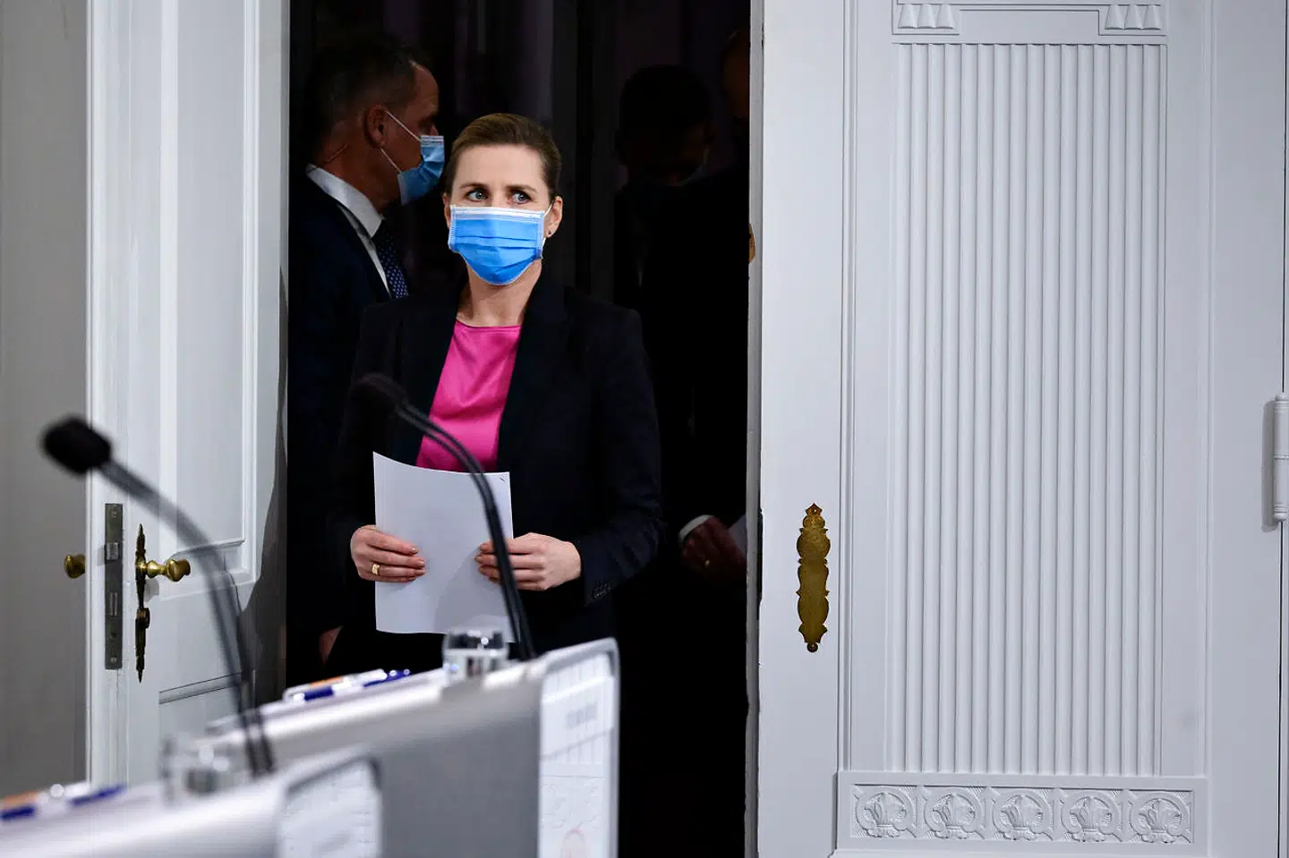 Statsminister Mette Frederiksen (S) meddelte onsdag, at alle landets mink skal aflives. Torsdag præsenterede regeringen række restriktioner i Nordjylland som følge af situationen.