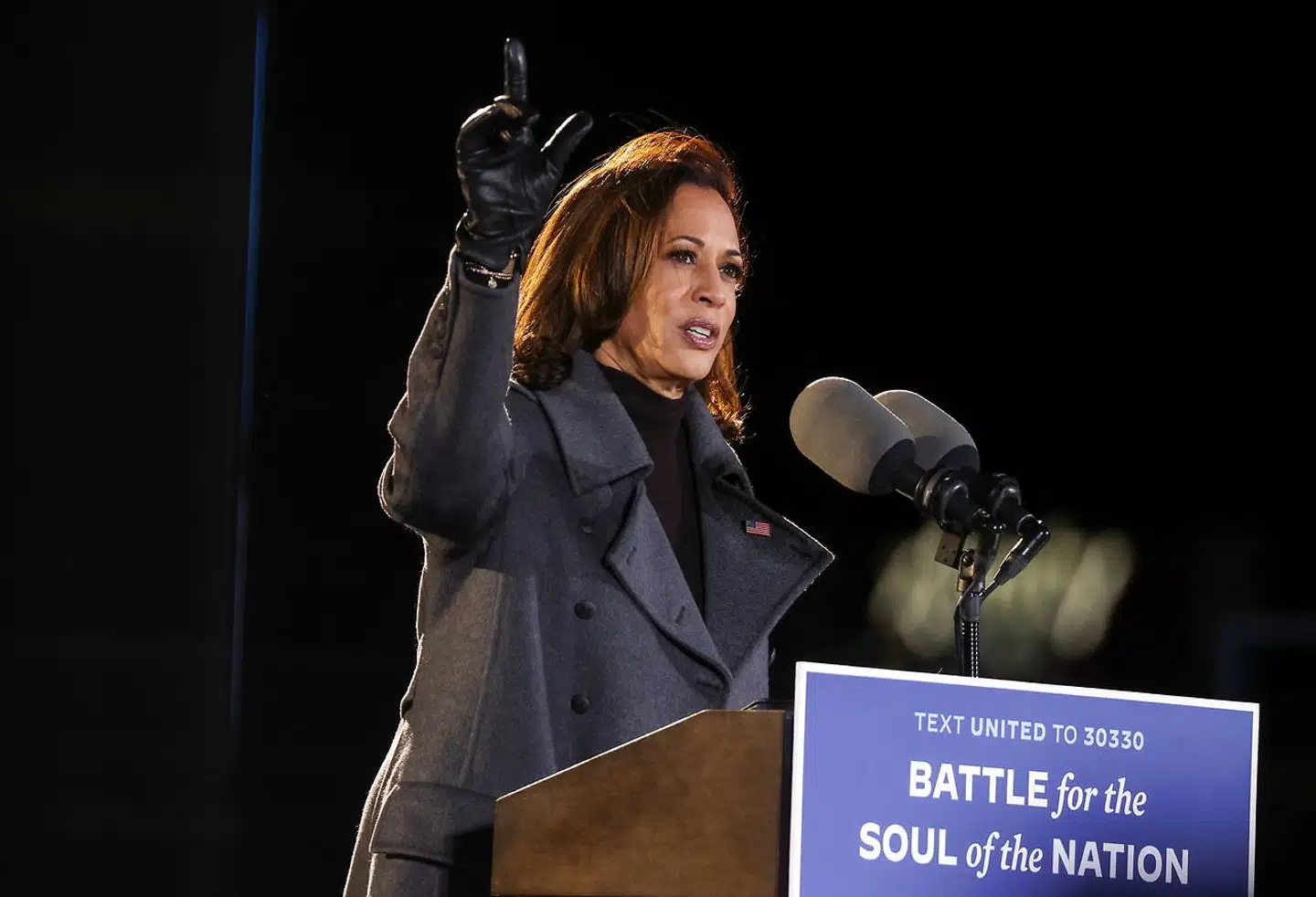 I en mindre dramatisk valgkamp vil det formentlig have fået mere opmærksomhed, at Kamala Harris bliver den første kvindelige vicepræsident i USAs historie.