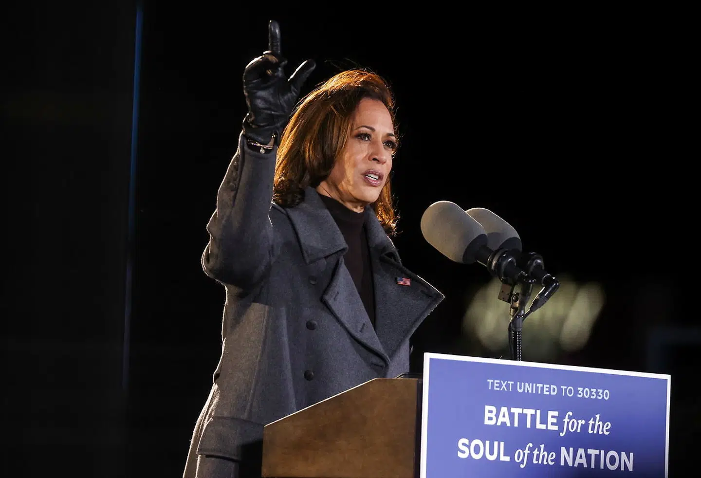 I en mindre dramatisk valgkamp vil det formentlig have fået mere opmærksomhed, at Kamala Harris bliver den første kvindelige vicepræsident i USAs historie.