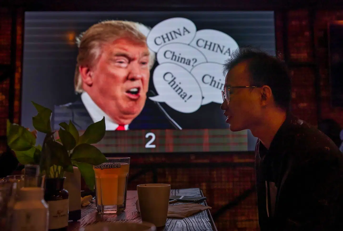 Også i Kina fulgte mange valgaftnen, der i Shanghai blev markeret med en quiz på en bar.