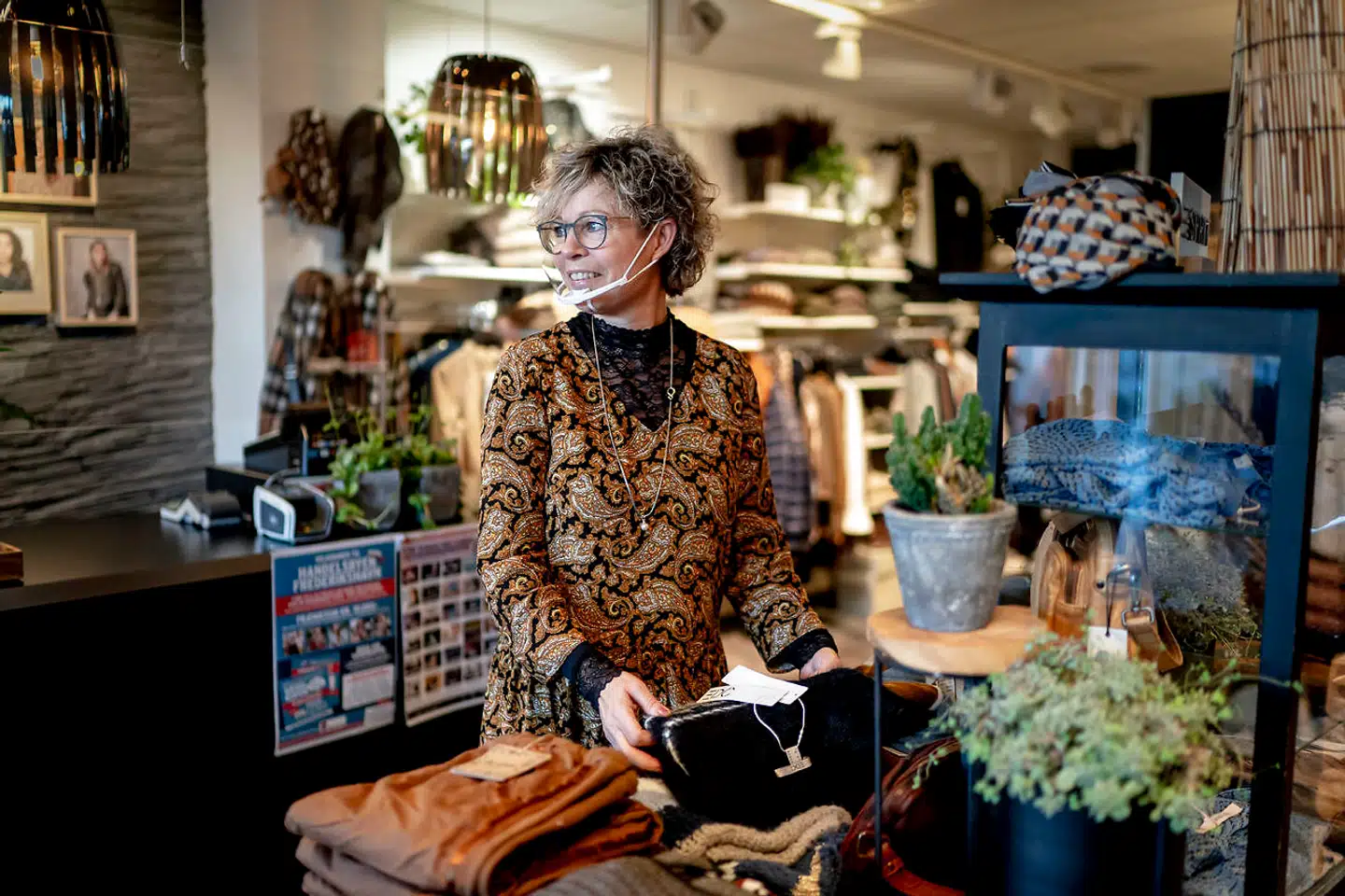 Nordjylland er ramt af endnu en lukning. Helle Kristensen fra tøjbutikken Gerda i Frederikshavn håber, at kunderne vil være der.