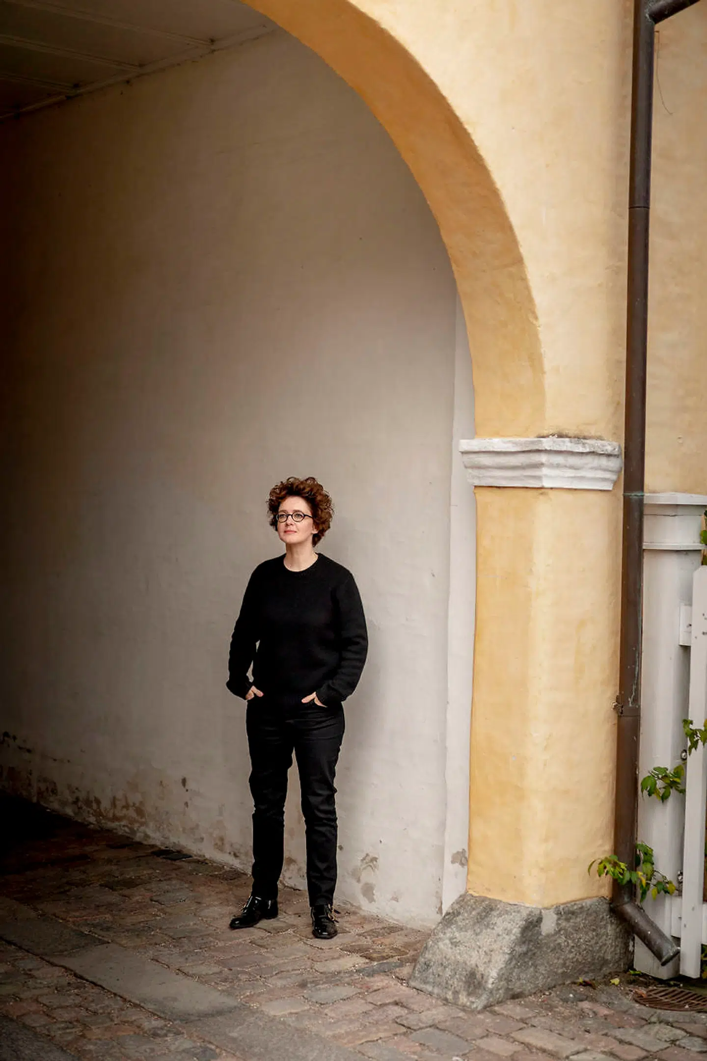 »Da vi sendte »Giganter« på gaden, var det ligesom at sende en regning ud. I teksterne kan man høre, at der er et tema om succes og fald. Om folk, der viser sig ikke at være det, man troede, de var. Man troede, at de holdt af dig, men det var nok mest noget, de gjorde, når lyset skinnede på dig.«