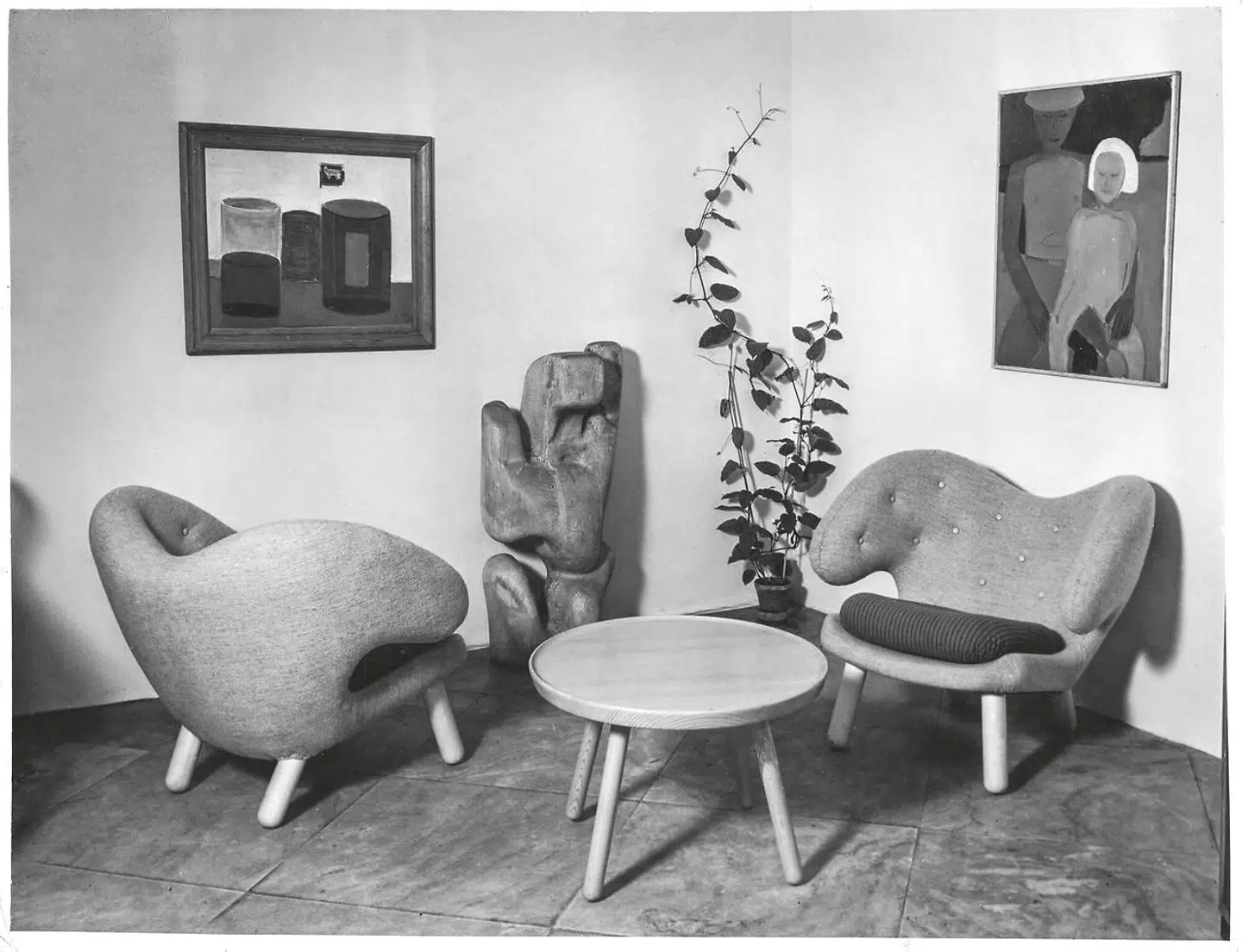 »Så sad vi i vores Finn Juhl-sofa foran Børge Mogensen-reolen og fik læst højt af noget fra forlaget Gyldendal under Arne Jacobsen-lampens skær,« fortæller Hassan Preisler om sin arketypiske kulturradikale opvækst. På billedet møbelgruppe af arkitekt Finn Juhl. Arkivfoto.