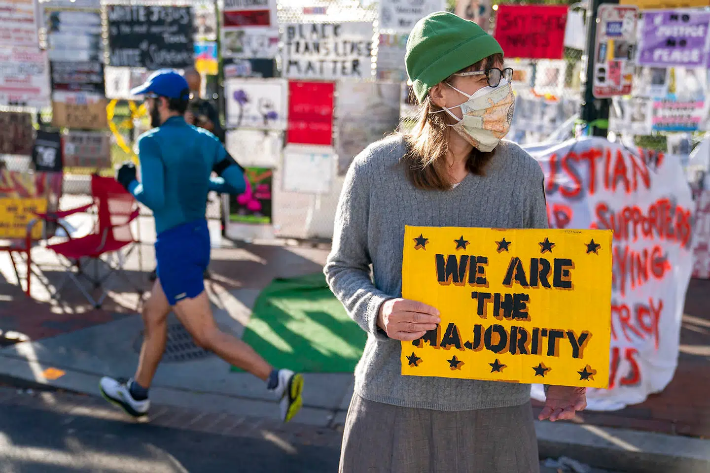 5/11 Amerikanerne venter på valg resultatet. Demonstranter der kræver at alle stemmer skal tælles og at Trumps dage i Det Hvide Hus er ovre.