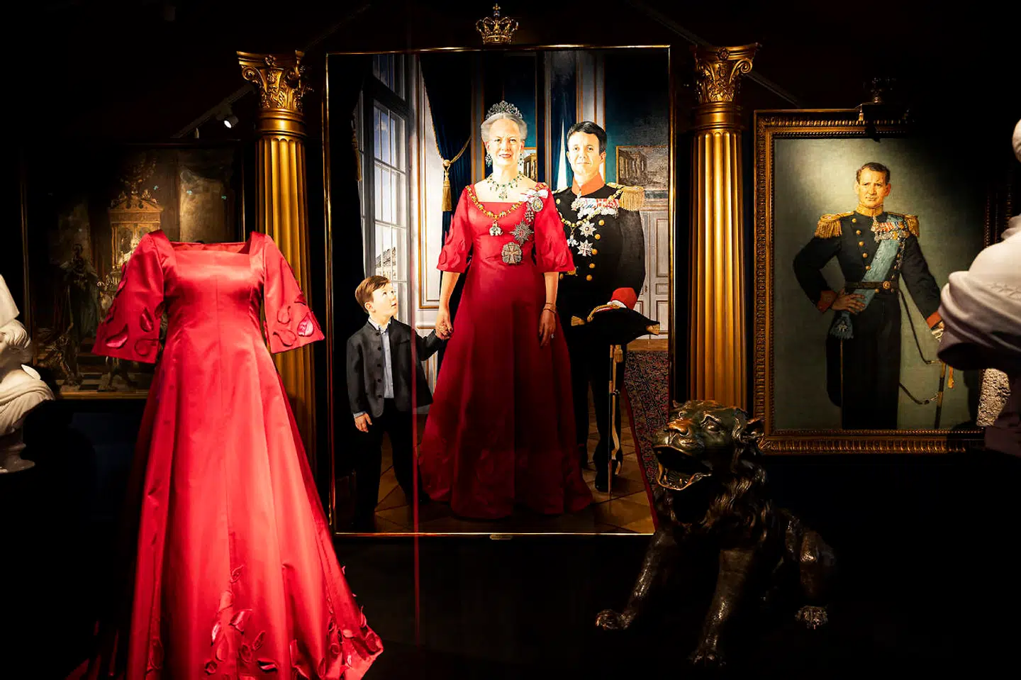 Dronning Margrethe, kronprins Frederik og kronprinsesse Mary er til stede ved åbning af udstillingen »Dronningens Ansigter« på Frederiksborg Slot i Hillerød, tirsdag den 16. juni 2020. (Foto: Ida Guldbæk Arentsen/Ritzau Scanpix)