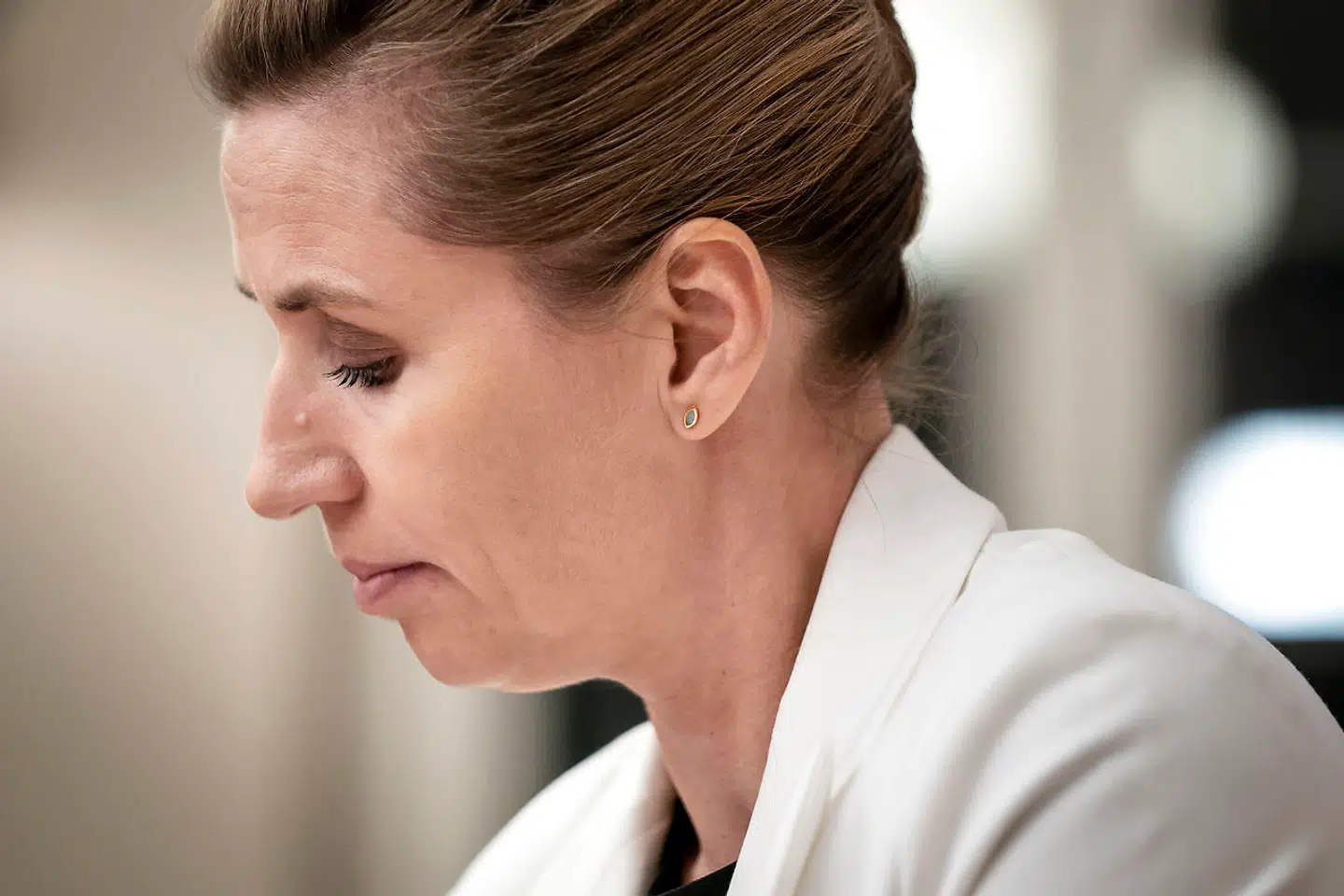 Statsminister Mette Frederiksen (S) måtte onsdag holde et virtuelt pressemøde, fordi hun ventede på svar på en coronatest. Den har vist sig at være negativ.
