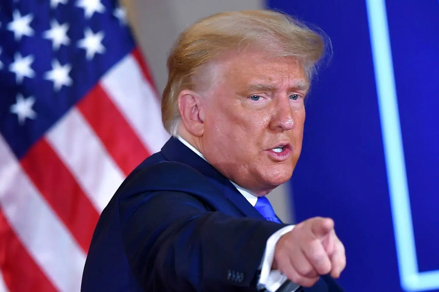 Donald Trump har allerede udråbt sig selv til sejrherre i præsidentvalget, selv om der stadig mangler at blive talt millioner af stemmer. Udsigten til en mulig sejr til Republikanerne har dog sendt aktierne på de grønne danske selskaber i bund.